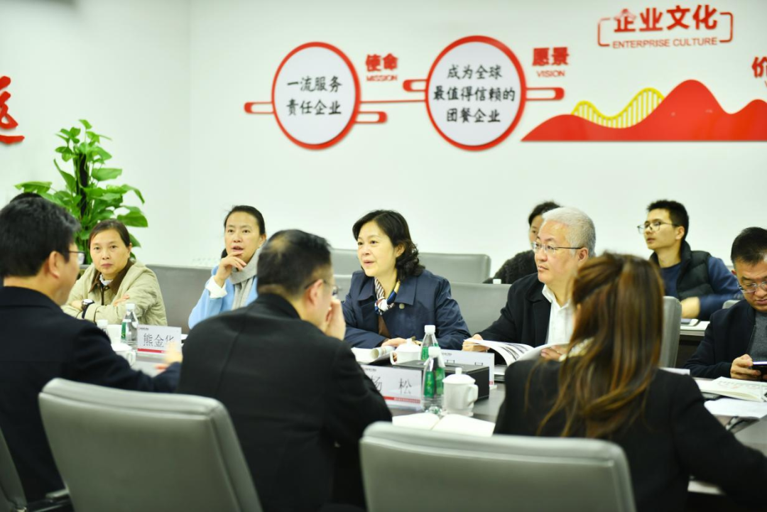 四川省商务厅副厅长尹奇志一行莅临抖圈餐饮集团调研指导