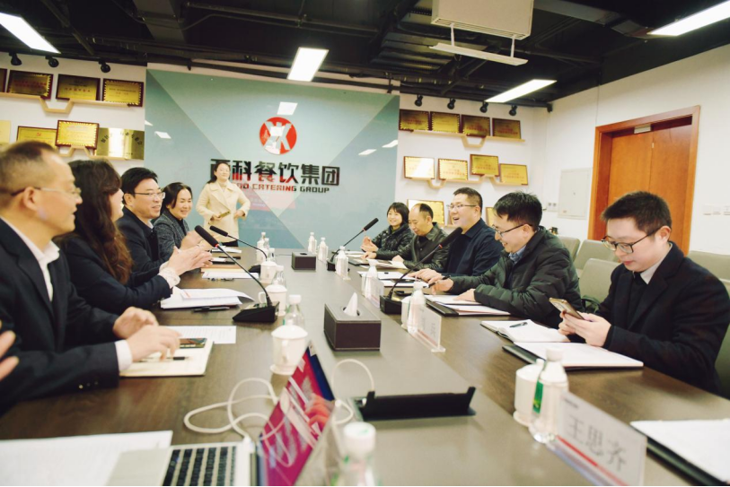 共筑协同育人平台，，，，，开启校企相助新篇：西南科技大学经济治理学院副院长郭四代一行到抖圈餐饮集团交流座谈